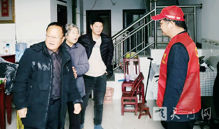 送温暖进社区