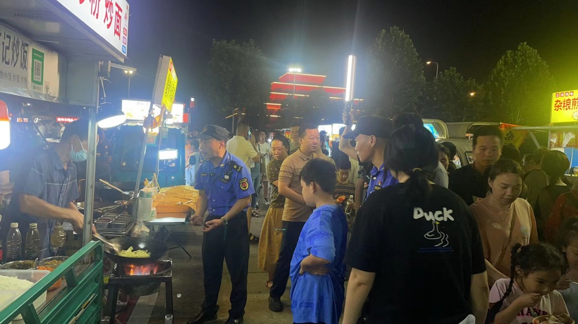 市城市管理执法局：发展夜市经济丰富人间烟火气